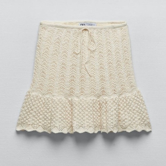 Zara cream ivory mini skirt knit crochet material, Ruffle hem, drawstring waist - Picture 3 of 12